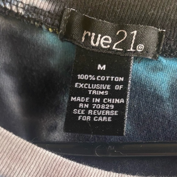 Rue 21 T-Shirt - Picture 3 of 4